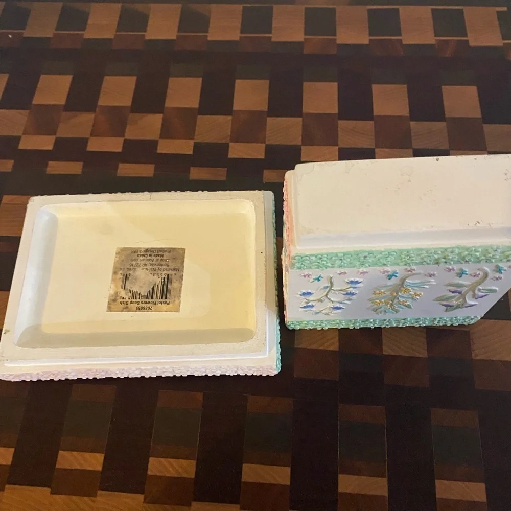 Vintage Shabby Chic Pastel Floral Embossed Decorative Toothbrush & Soap Dish